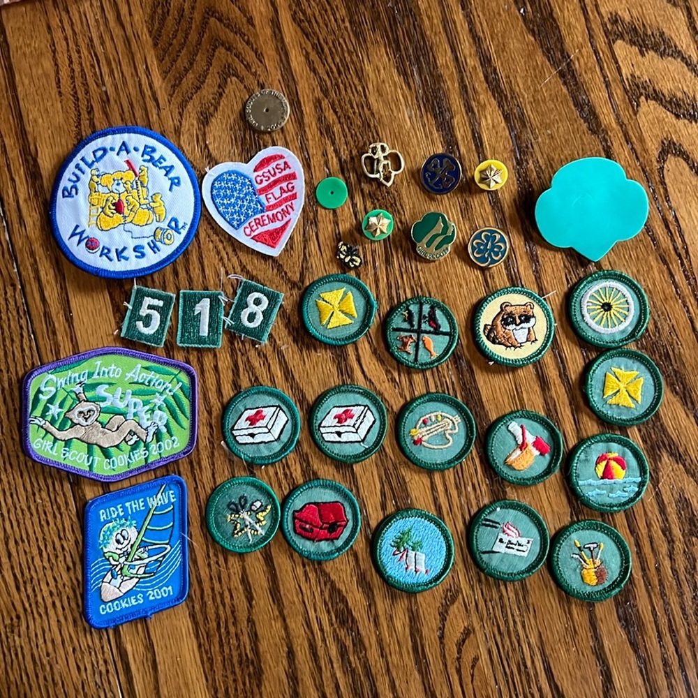 Girl Scouts, USA, badges patches and pins 32 pieces various eras vintage